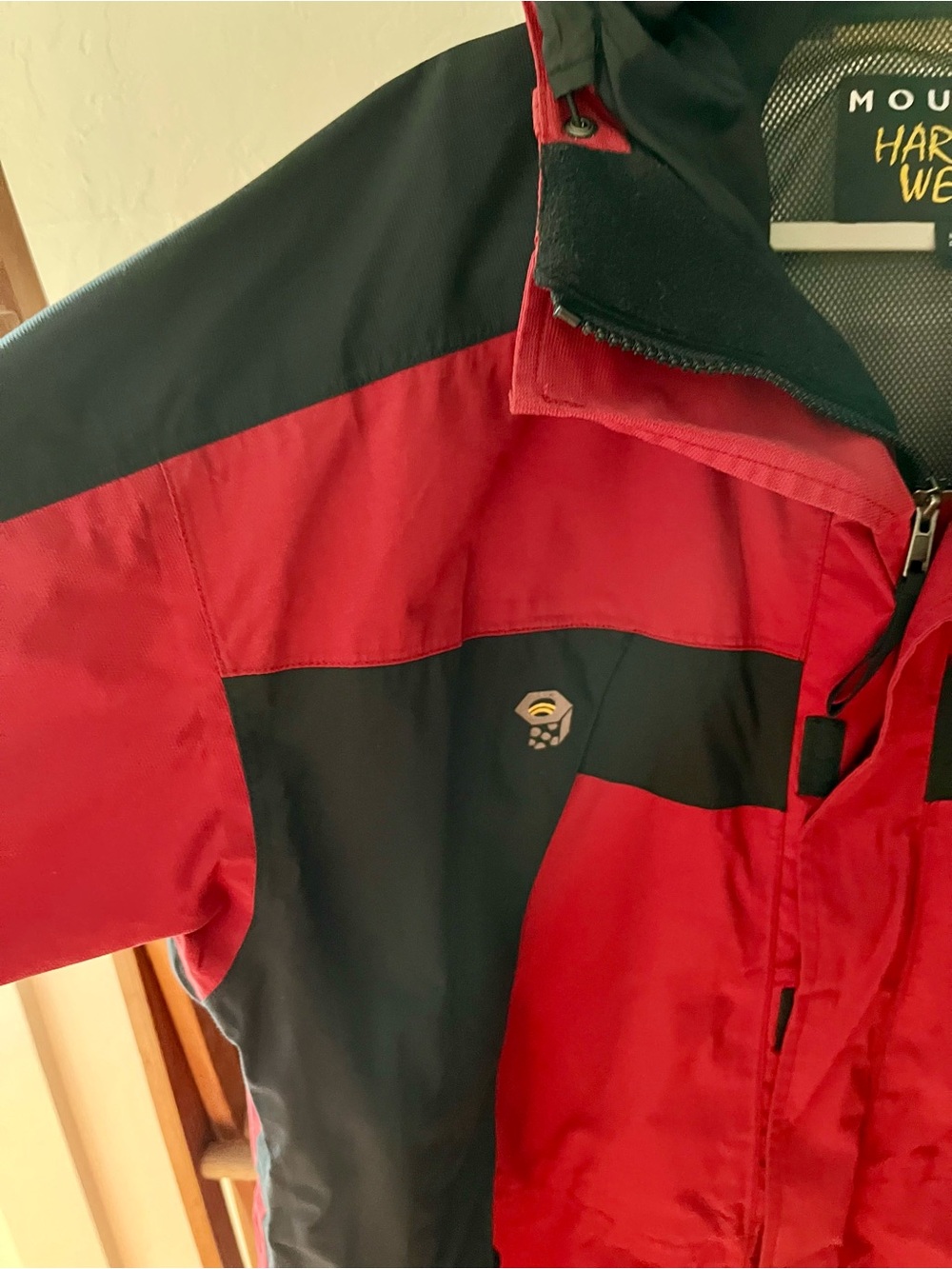 Mountain Hardwear Men’s Red and Black Waterproof Hooded Snow Jacket - Picture 3 of 13